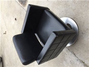 美发椅子。洗头床
